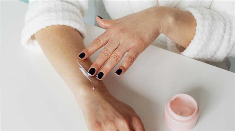 Уникальные свойства гель-лака, которые помогают бороться со сухостью кожи рук