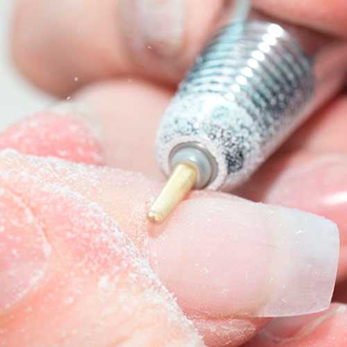 Какие проблемы с ногтями можно решить с помощью аппаратного маникюра